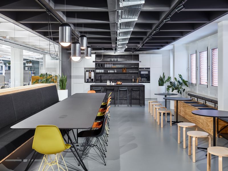 Setzen Sie ein klares Zeichen. Seien Sie nicht einer von vielen Mietern, sondern präsentieren Sie Ihr Unternehmen in einem Umfeld, das Ihre Identität widerspiegelt.